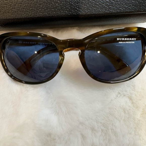 Burberry Black Sunglasses with Case - Picture 4 of 10